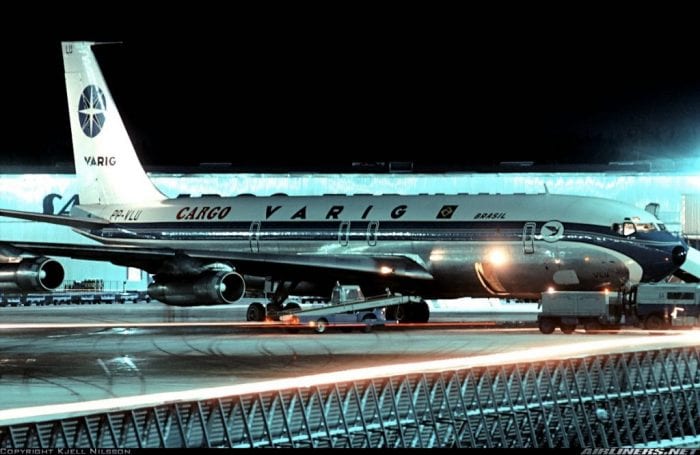 Cargueiro Boeing 707 da Varig em Estocolmo (1975). Fonte: Kjell Nilsson / Airliners.net