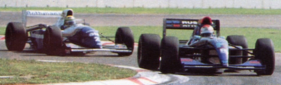 Senna atrás de Roland, uma imagem que não necessita de comentários (F1 Nostalgia)