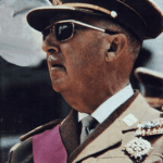 Francisco Franco: Depois da Guerra Civil, pulso firme e rigido sobre a Espanha até sua morte, em 1975 (Wikipédia)