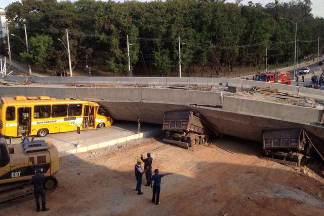 O trágico desabamento do viaduto da Avenida Pedro I, na capital mineira (Estadão)