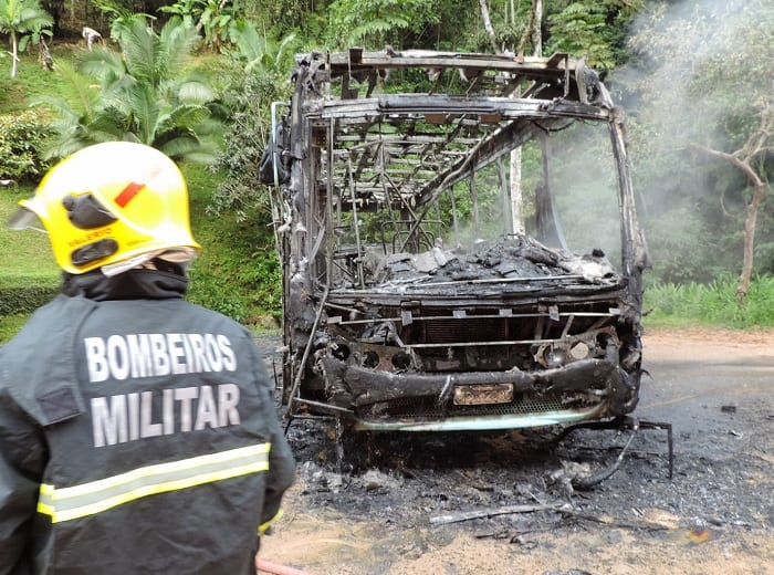 Ônibus incendiado na Velha (Jaime Batista)