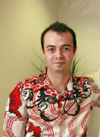 Um intervalo de trabalho, e o engenheiro turco Orkut Büyükkökten cria uma das pioneiras das redes sociais (Wagner Tamanaha-Wikipedia