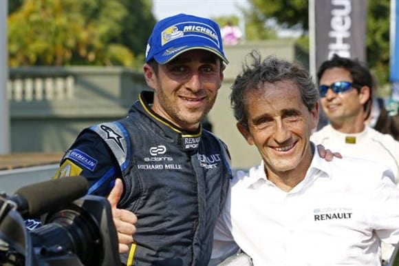 Alain Prost e o filho, Nicolas (ao lado). Alegrias na Fórmula E (Reprodução / Twitter)
