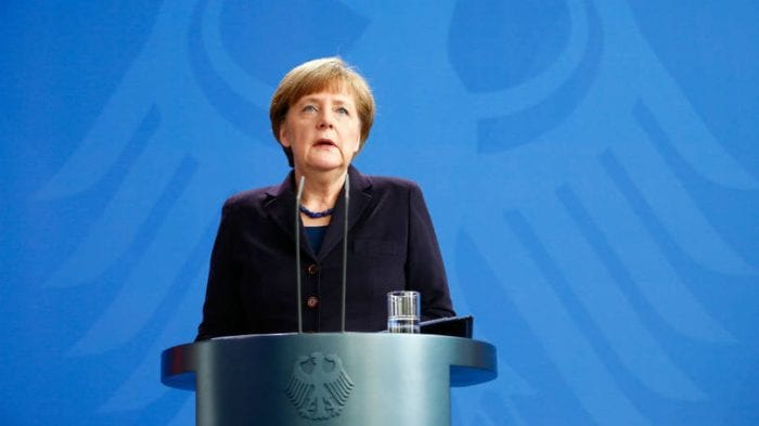 Em pronunciamento, chanceler alemã Angela Merkel disse estar "consternada" com a tragédia (Reuters)