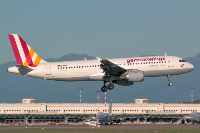 Airbus A320 da Germanwings, semelhante ao da queda. Empresa oferece passagens a baixo custo e é pertencente a Lufthansa (planespotters.net)