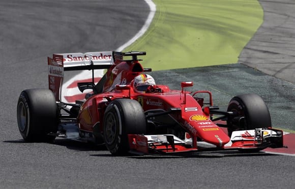 Vettel chegou a andar em segundo, mas perdeu a posição nas paradas (AP)