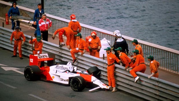 A McLaren de Ayrton Senna arrebentada em Mônaco, 1988. Acidentes também trazem lições (Sutton/Flatout)