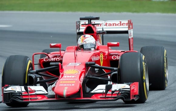 Vettel deu show. Largando de 18º, ganhou 13 posições na pista e terminou em quinto (AP)