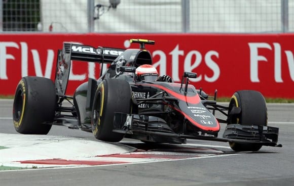 Button (foto) e Alonso sofreram com os problemas da McLaren em Montreal (AP)