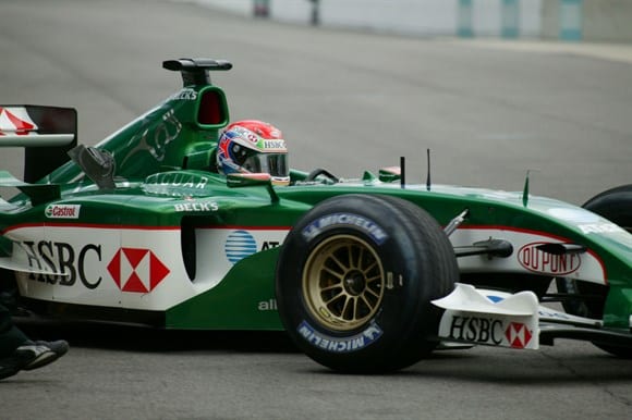 Depois de corridas difíceis com a Minardi, Wilson é chamado pela Jaguar para as oito corridas finais em 2003 (AP)