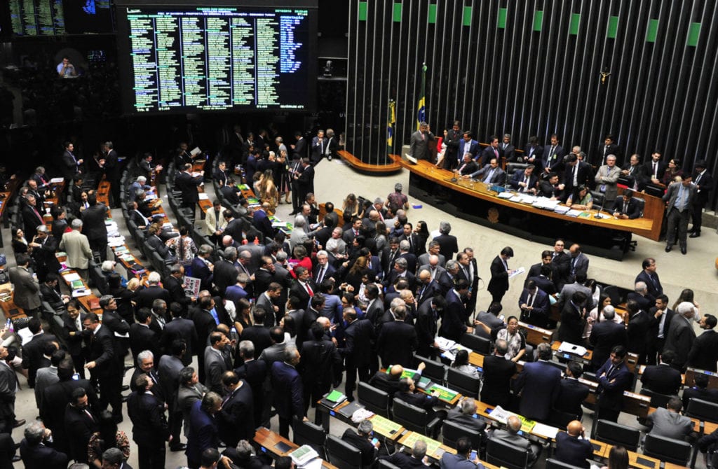 Deputados analisaram a proposta ao longo de cerca de 14 horas de sessões consecutivas no Plenário (Luis Macedo/Câmara dos Deputados)